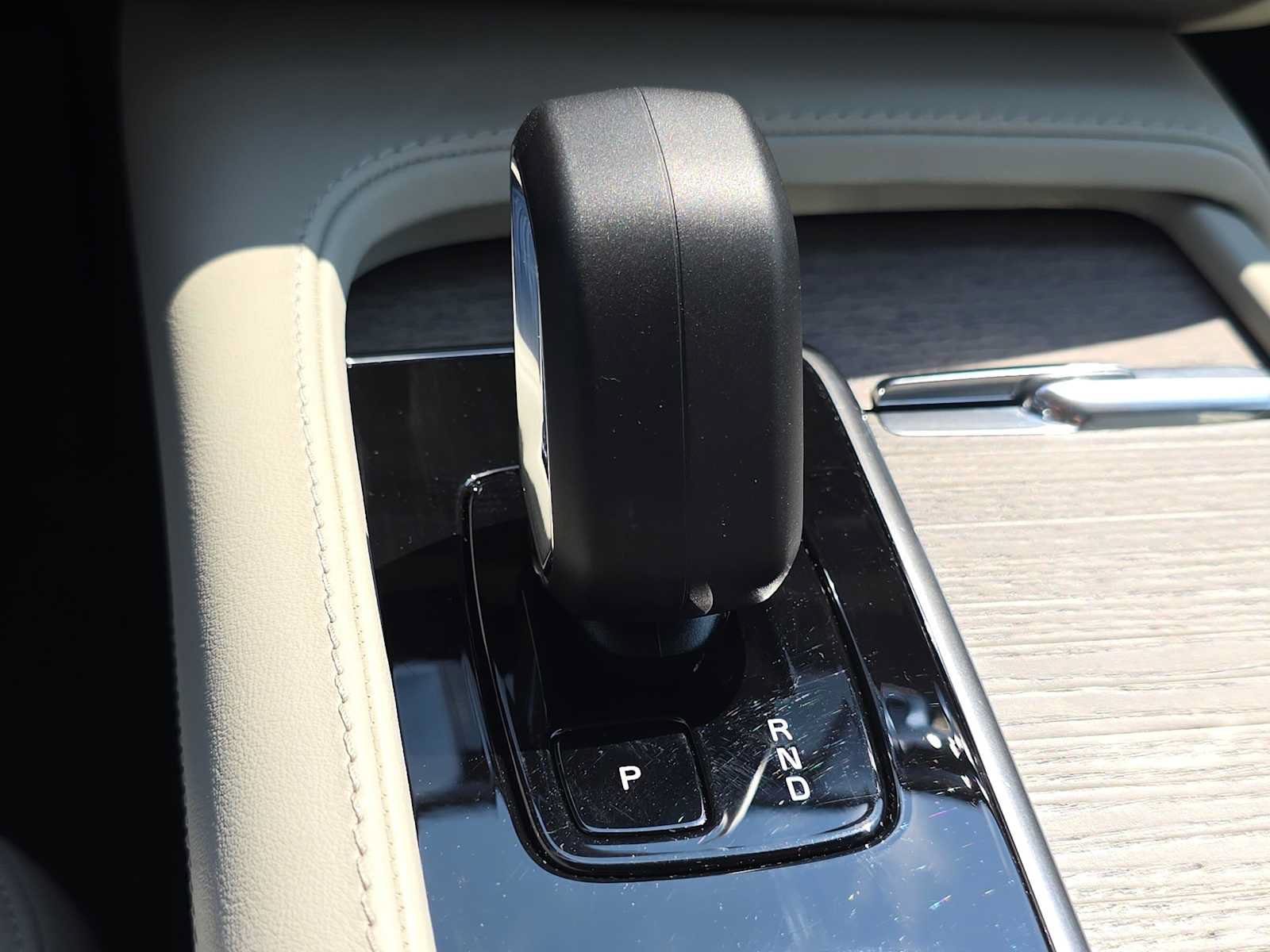 Certified 2023 Volvo XC90 T8 Plus AWD/4WD image 32