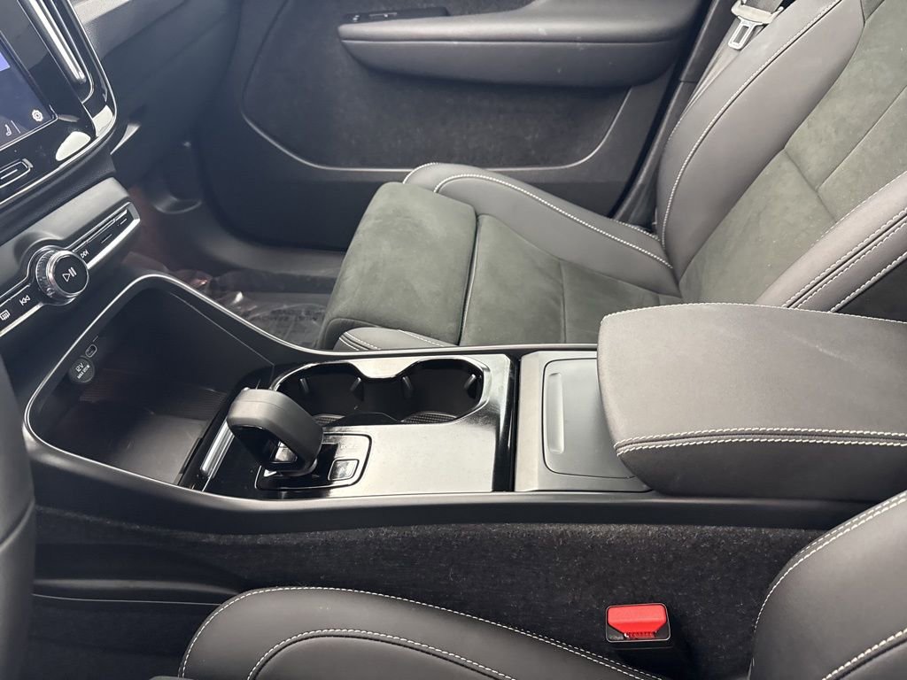 Used 2023 Volvo C40 P8 Recharge Ultimate w/ Protection Package Premier image 20