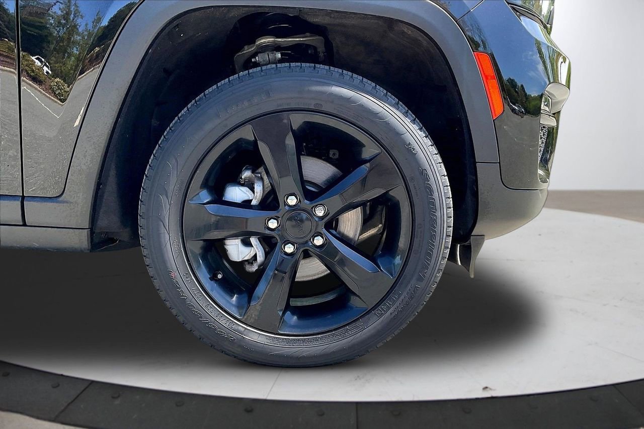 Used 2023 Jeep Grand Cherokee Limited w/ Black Appearance Package image 36