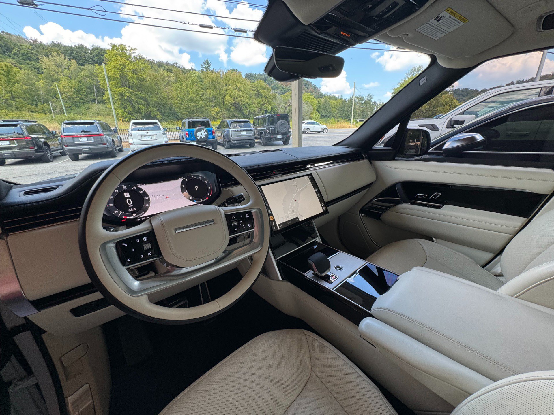 Used 2025 Land Rover Range Rover SE AWD/4WD image 10