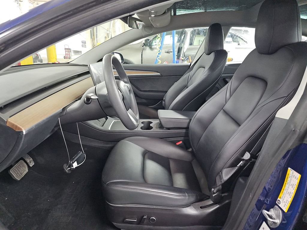Used 2023 Tesla Model 3 Standard Range image 3