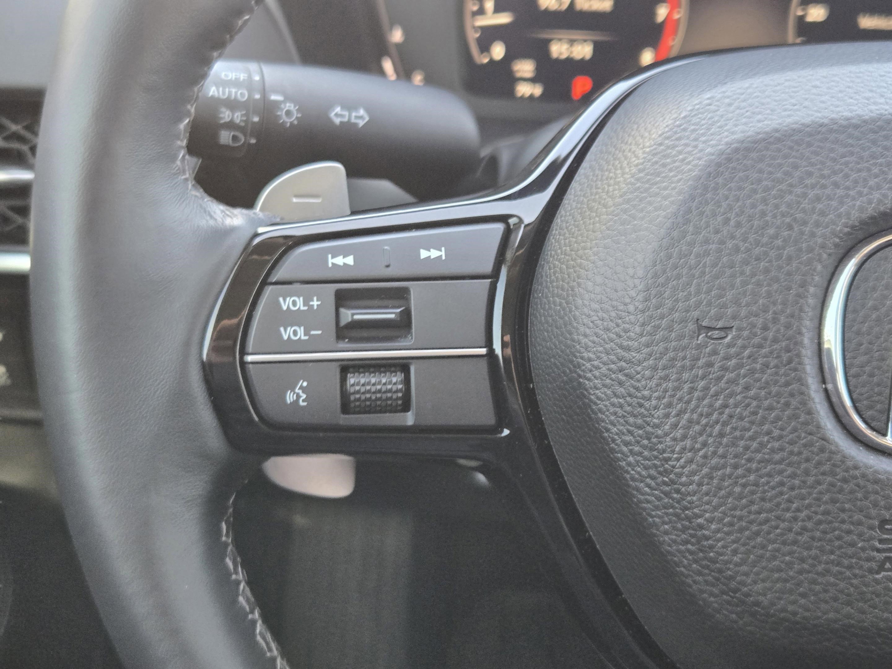 Certified 2025 Acura ADX Base image 26