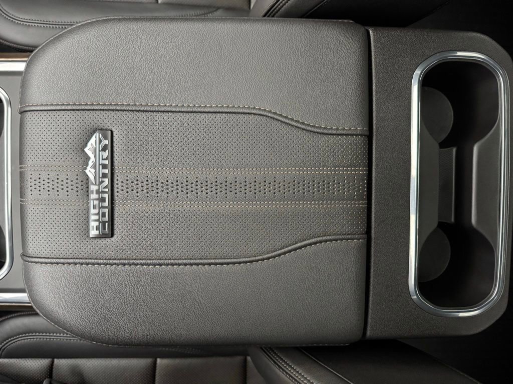 Used 2025 Chevrolet Silverado 2500 High Country w/ Technology Package AWD/4WD image 33