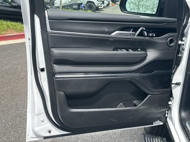 New 2026 Jeep Grand Wagoneer Summit image 10