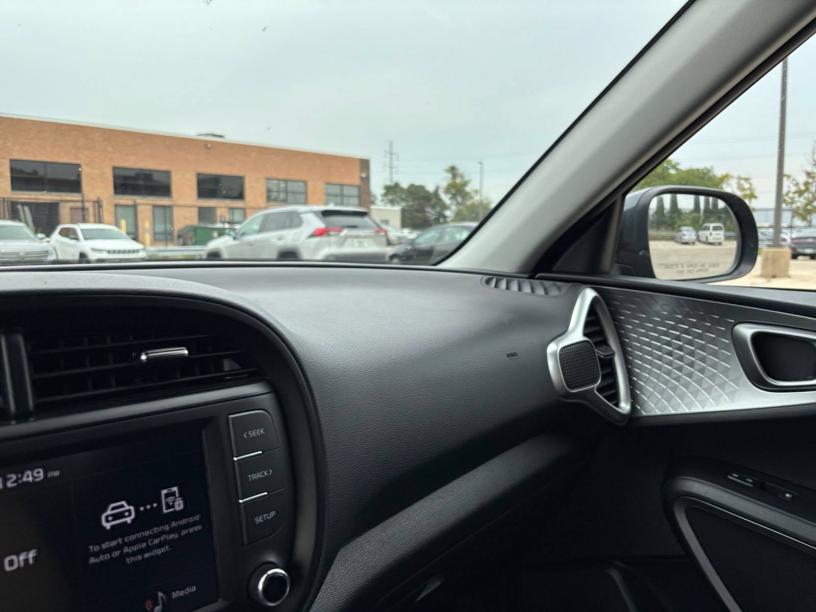 Used 2025 Kia Soul LX w/ LX Technology Package FWD image 32
