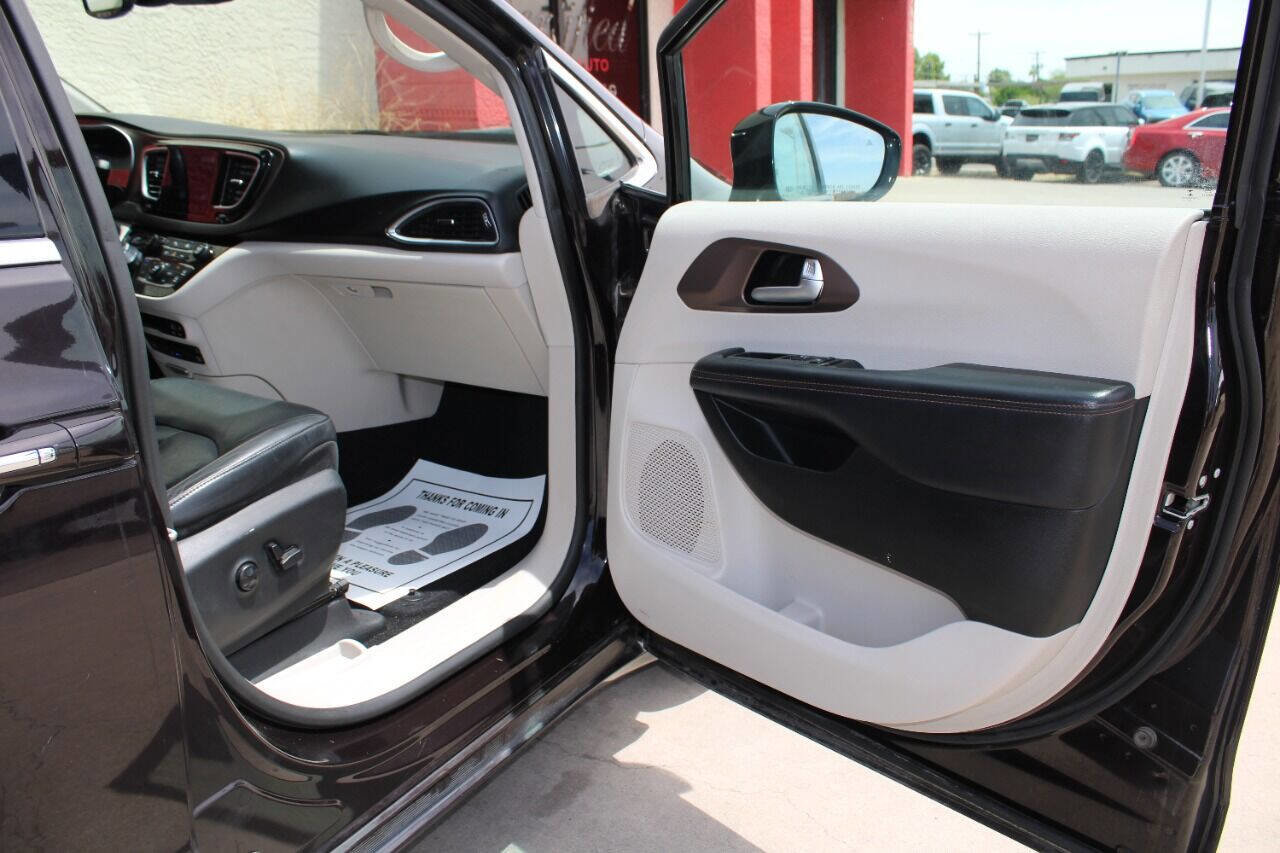 Used 2017 Chrysler Pacifica Touring-L Plus w/ Advanced Safetytec Group image 13