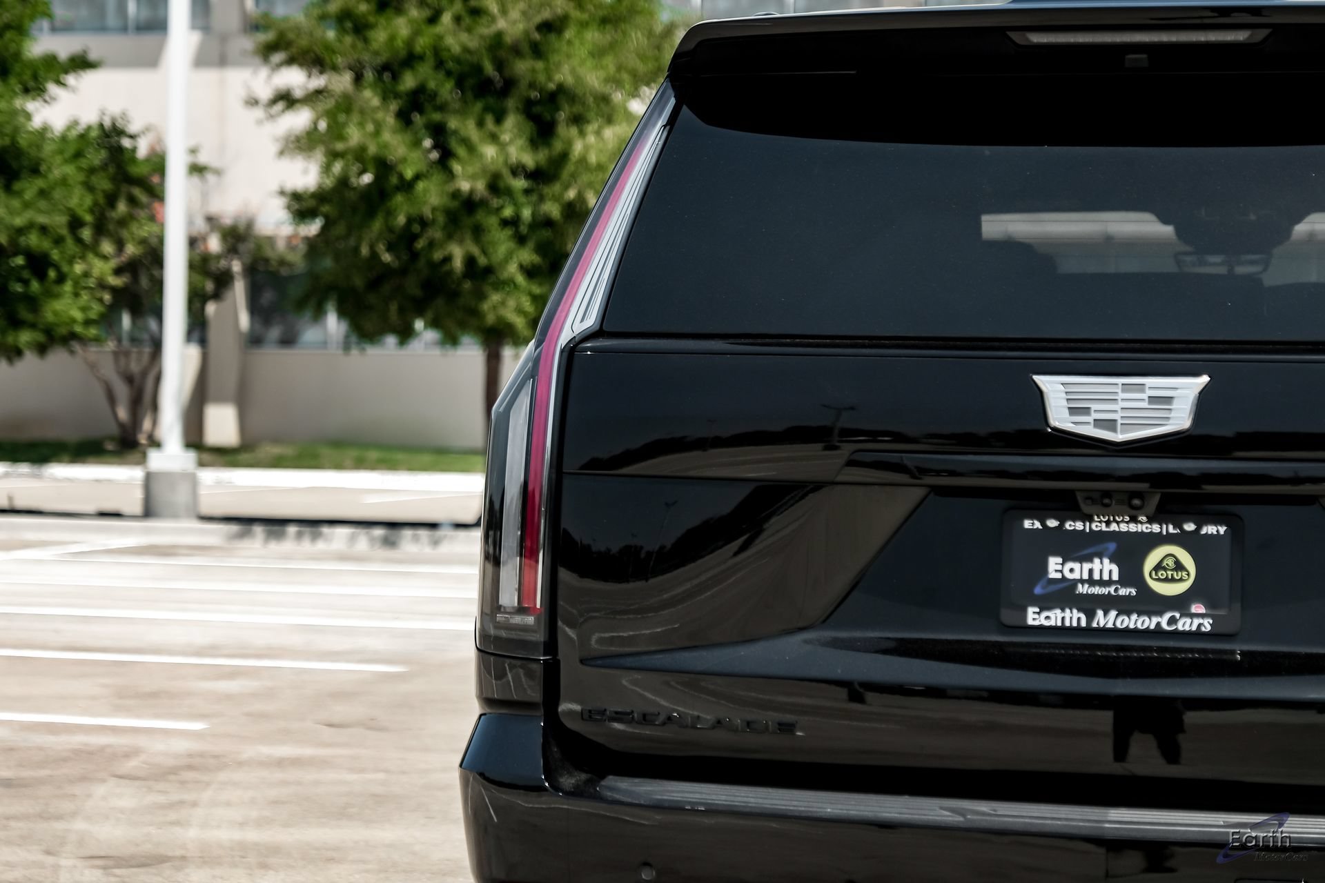 Used 2026 Cadillac Escalade V w/ LPO, ONYX Package AWD/4WD image 14