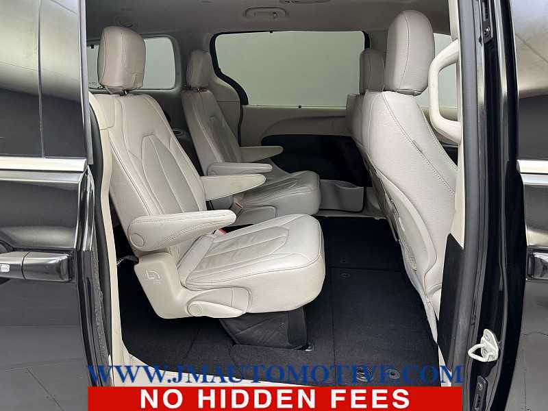 Used 2021 Chrysler Pacifica Touring-L image 20