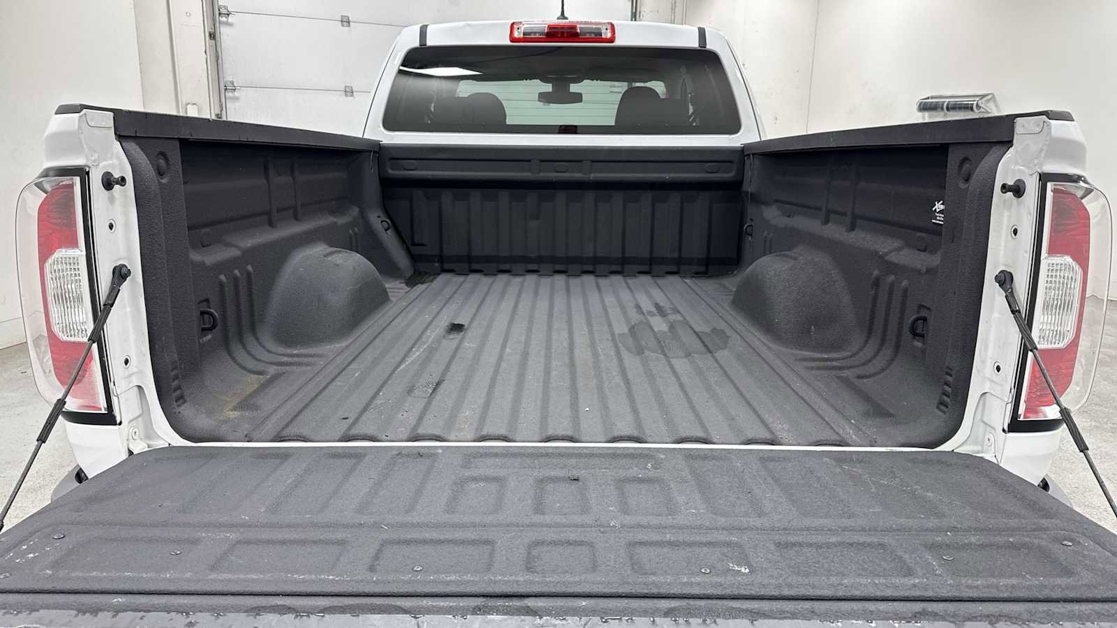 Used 2018 GMC Canyon 2WD Ext Cab 128.3 w/ Convenience Package image 27