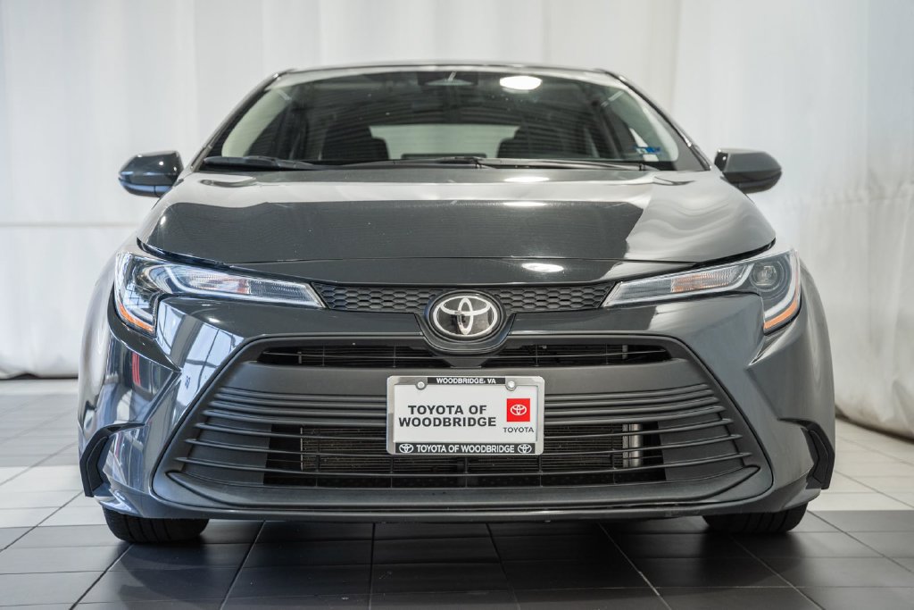 Used 2025 Toyota Corolla LE FWD image 2