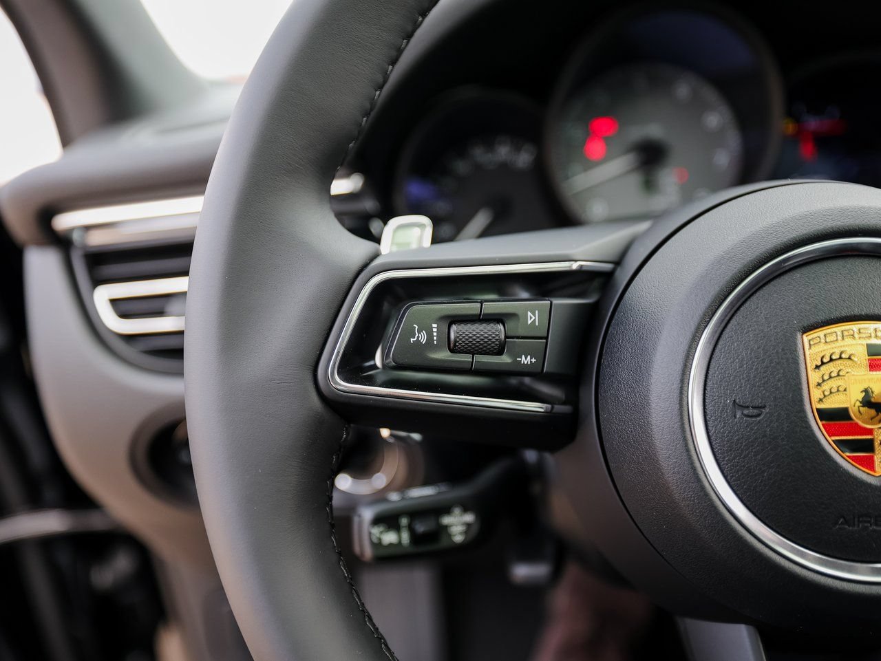 Certified 2026 Porsche Macan S AWD/4WD image 17