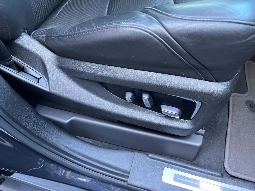 Used 2019 Cadillac Escalade ESV Premium Luxury image 36