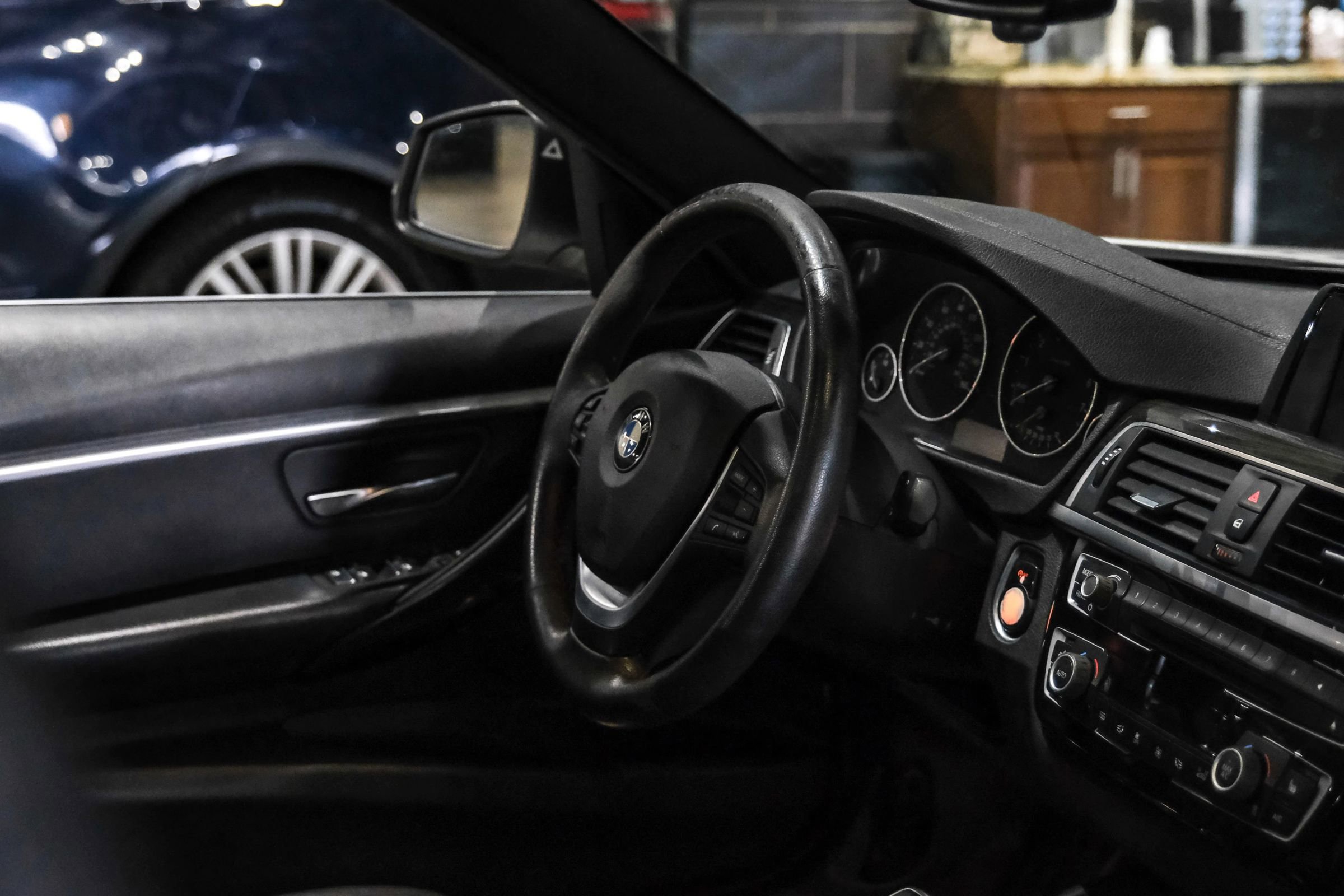 Used 2018 BMW 330i Sedan RWD image 13