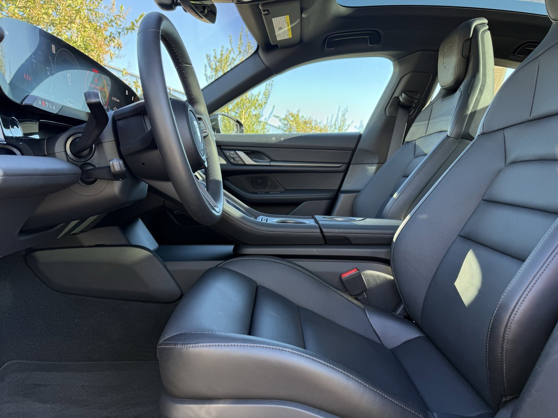 Used 2025 Porsche Taycan image 13