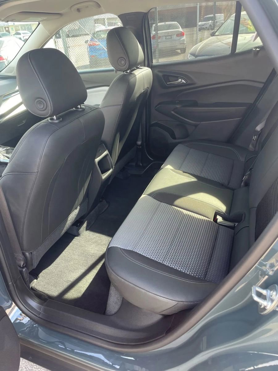 Used 2025 Chevrolet Trax LT image 7