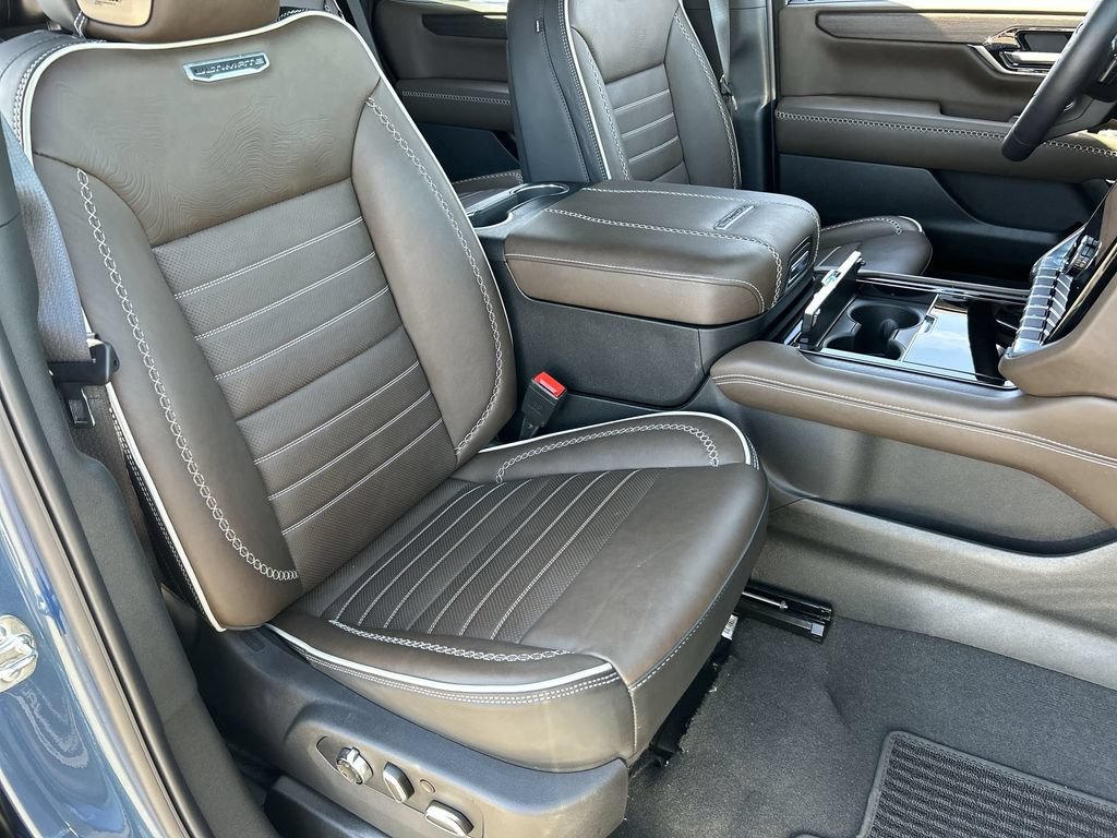 Used 2026 GMC Yukon Denali Ultimate AWD/4WD image 29