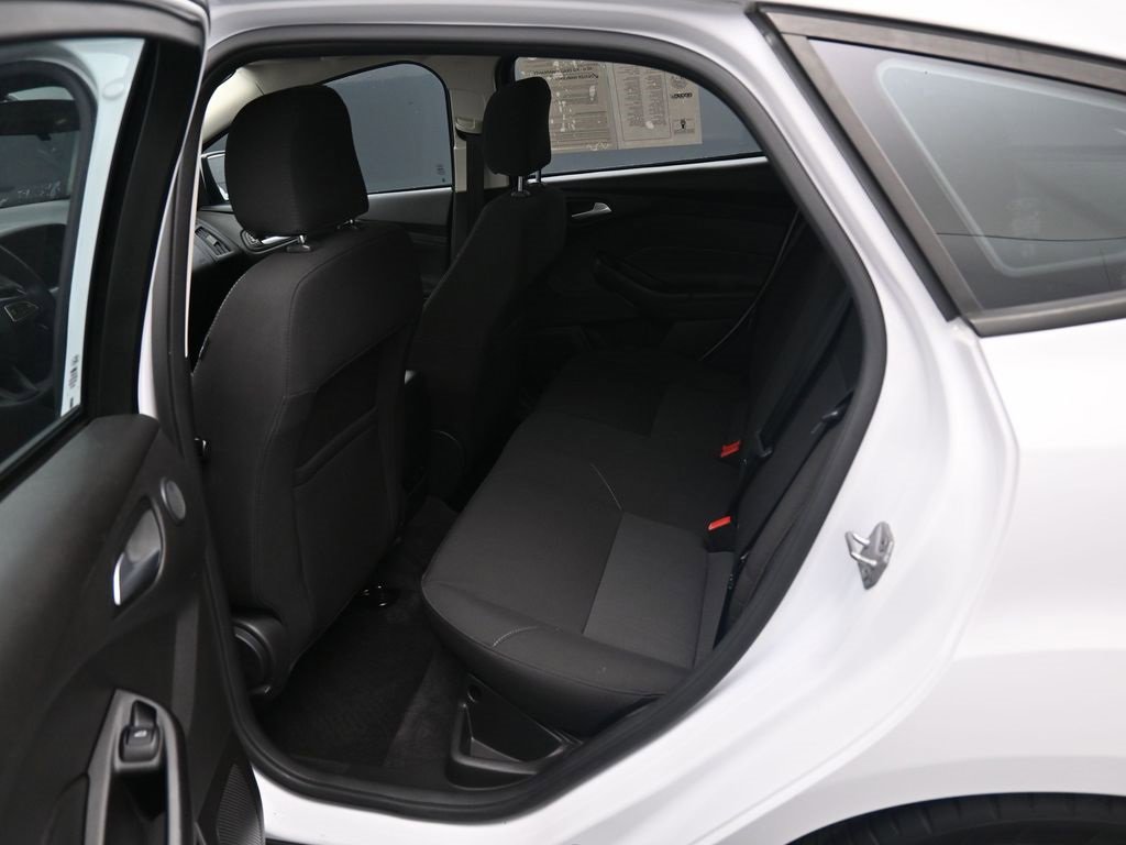 Used 2017 Ford Focus SEL image 29