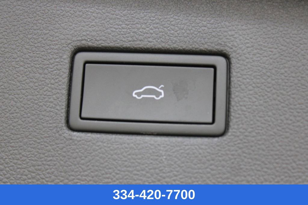 Certified 2022 Volkswagen Tiguan SEL R-Line image 30