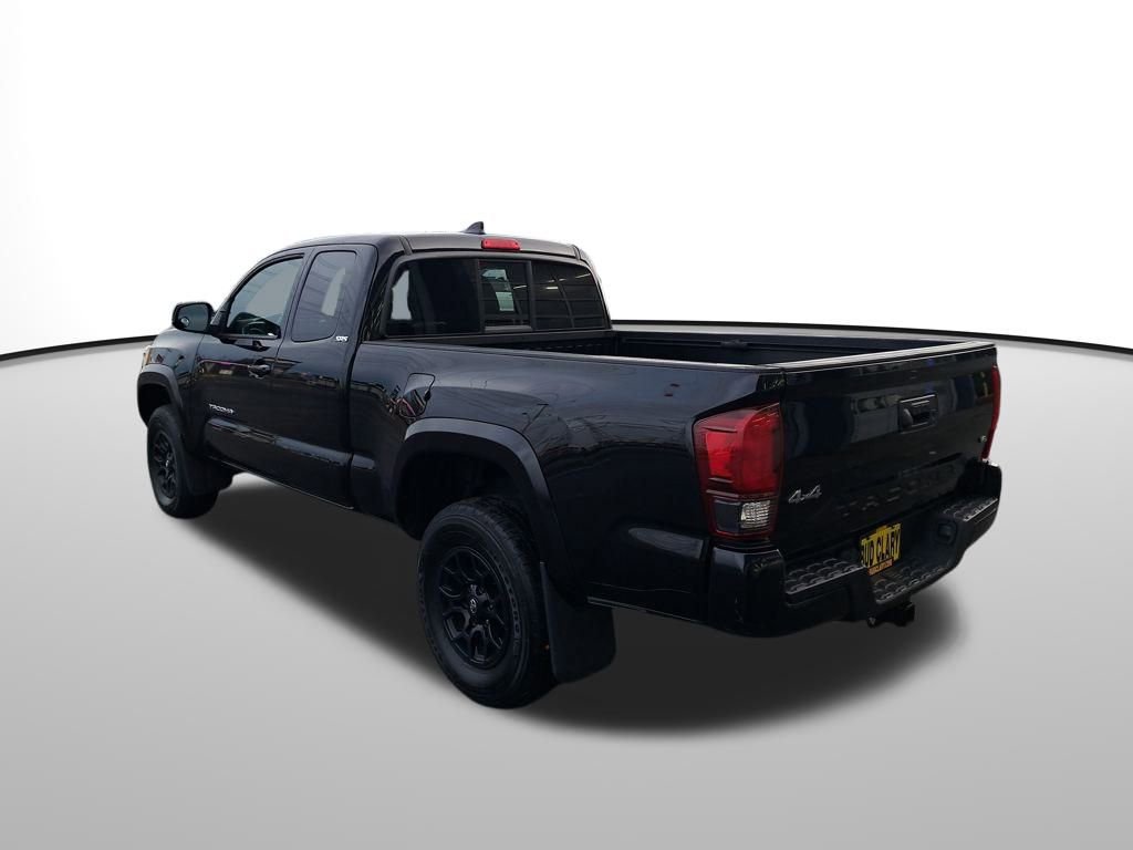 Used 2022 Toyota Tacoma TRD Sport image 3