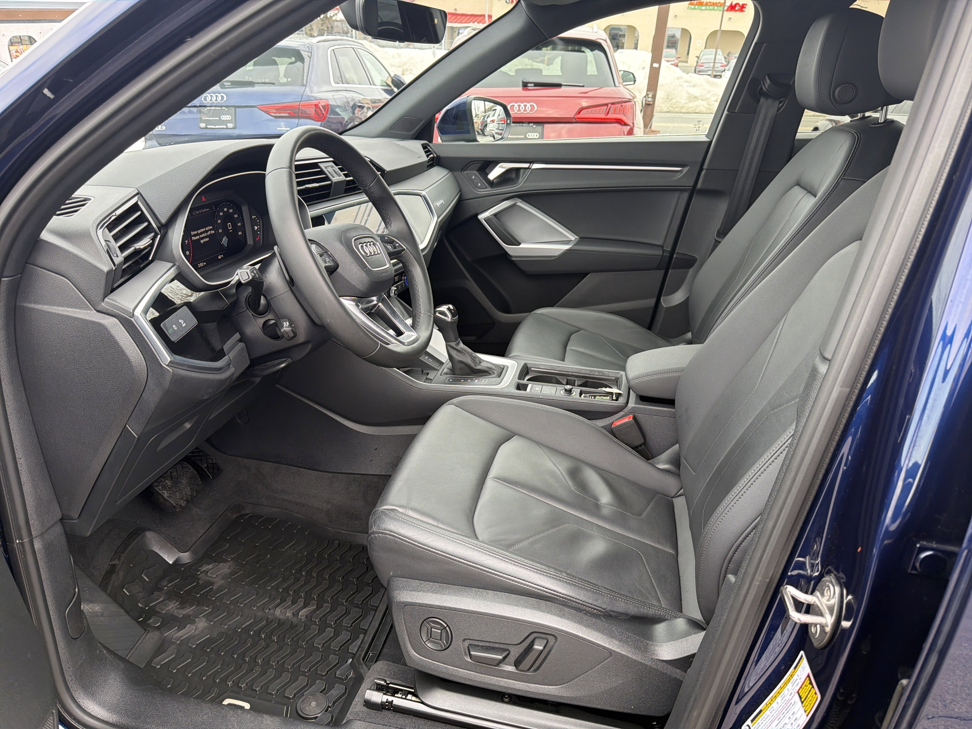 Certified 2025 Audi Q3 2.0T Premium w/ Convenience Package AWD/4WD image 6