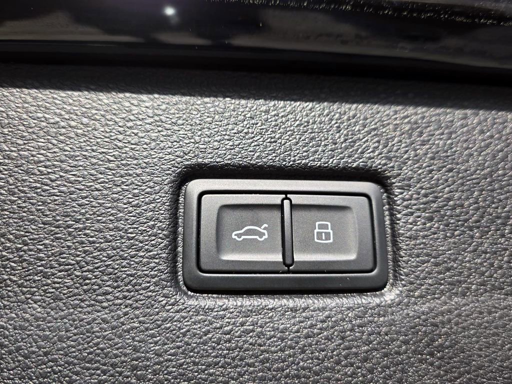 Used 2023 Audi Q7 3.0T Prestige image 31