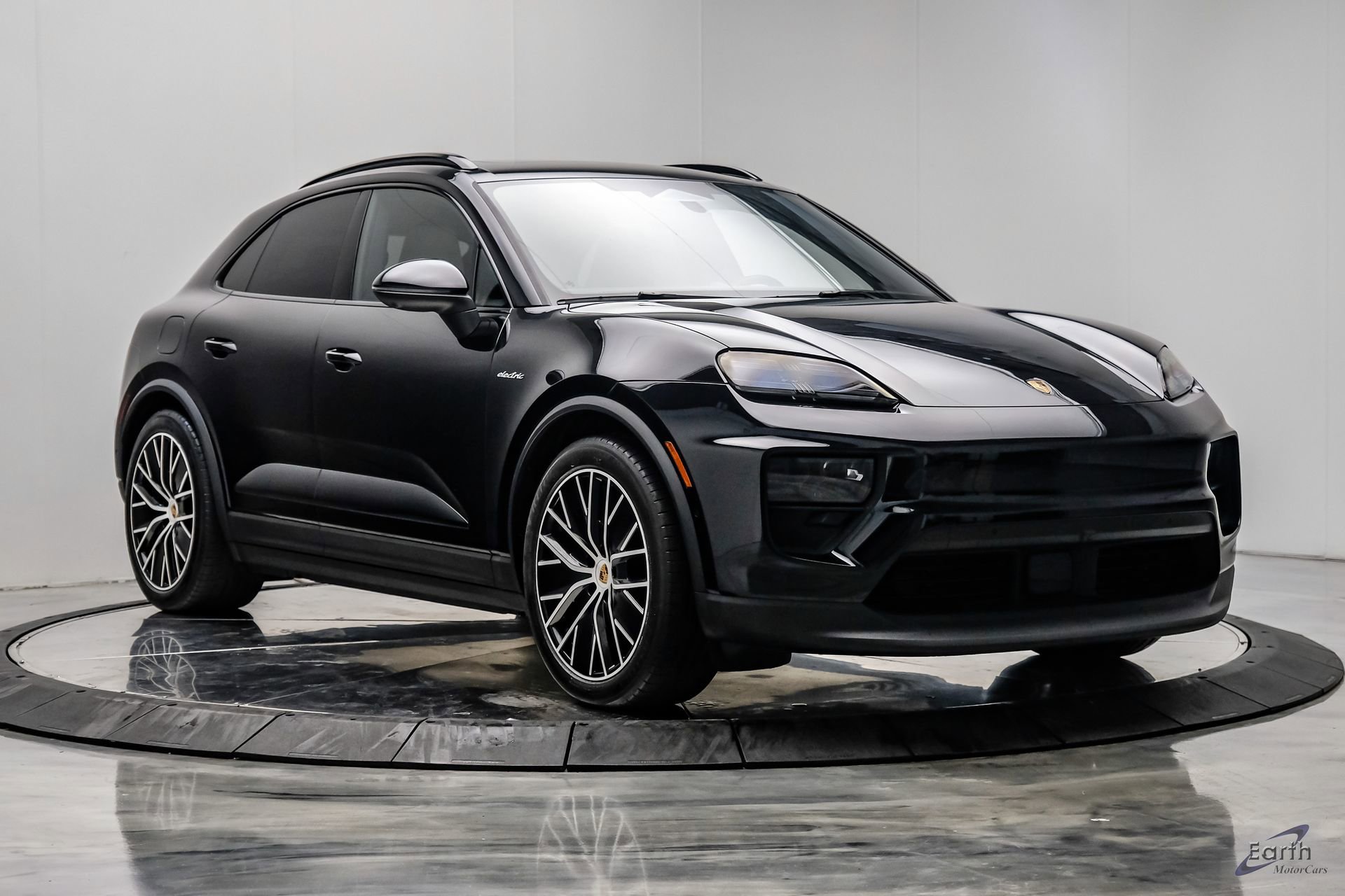 Used 2025 Porsche Macan 4 Electric AWD/4WD image 22