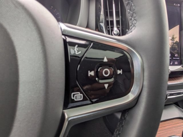 Certified 2024 Volvo XC60 B5 Plus w/ Protection Package Premier AWD/4WD image 19