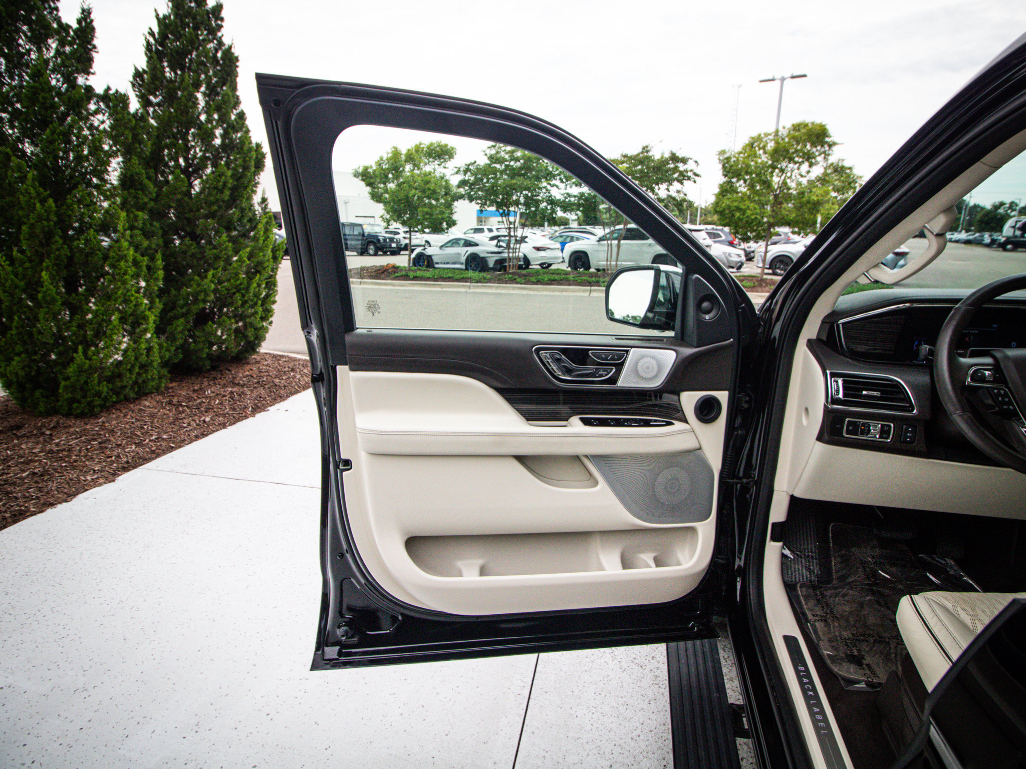 Used 2024 Lincoln Navigator L Black Label AWD/4WD image 14