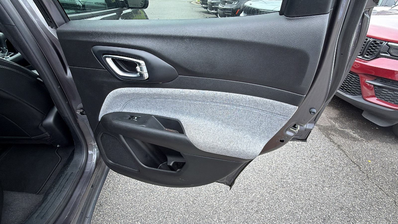Used 2024 Jeep Compass Latitude AWD/4WD image 19