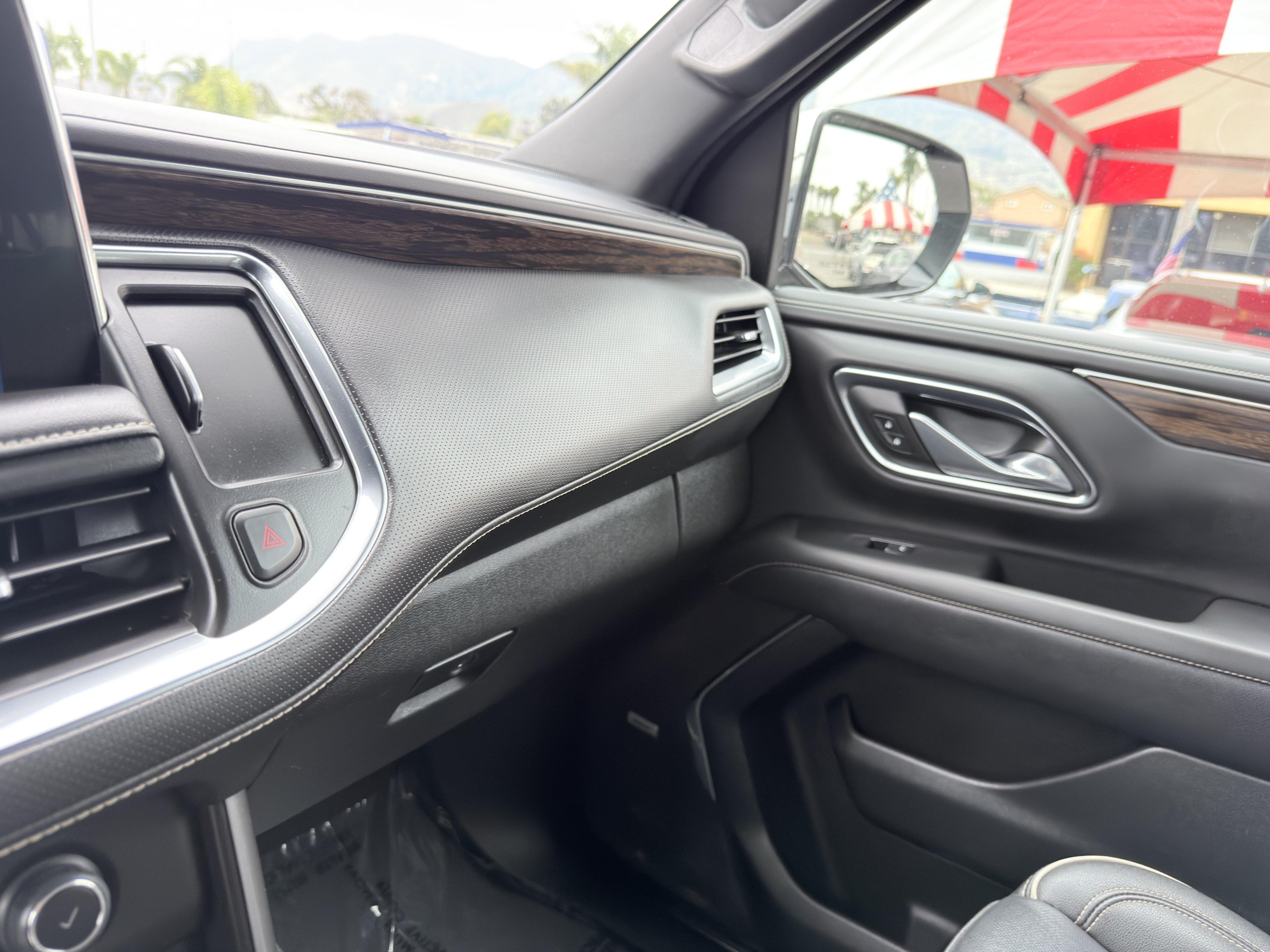 Used 2024 Chevrolet Suburban Premier AWD/4WD image 38