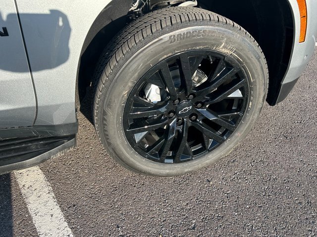 New 2025 Chevrolet Suburban Premier image 30