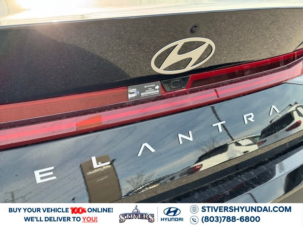 New 2026 Hyundai Elantra Limited image 17