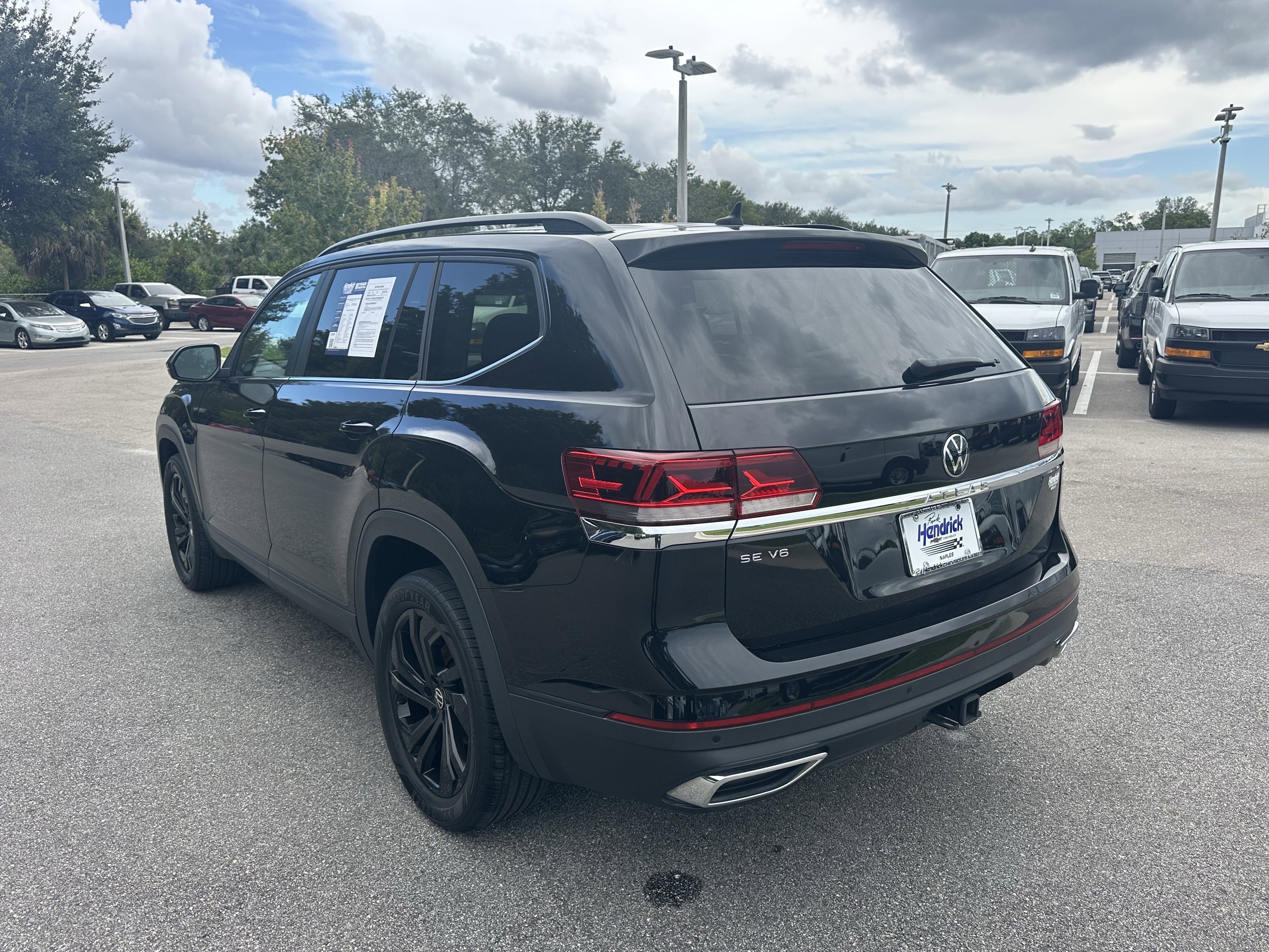Used 2022 Volkswagen Atlas SE w/ Black Wheel Package image 7