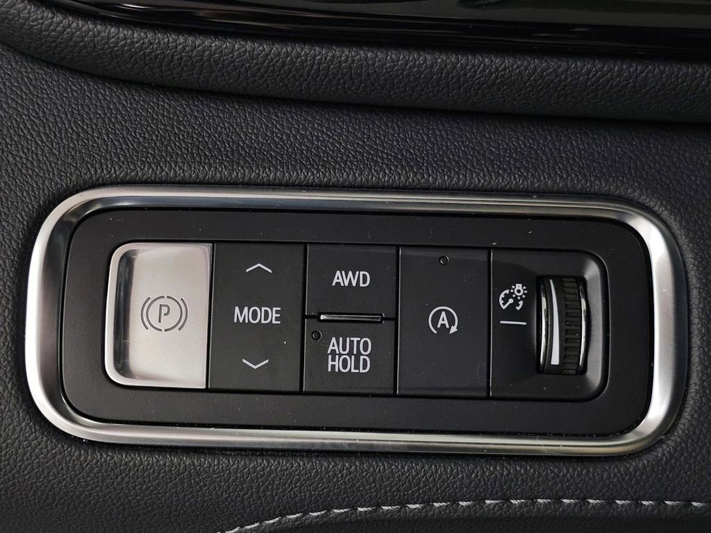 Used 2025 Buick Enclave Preferred w/ Power Package AWD/4WD image 36