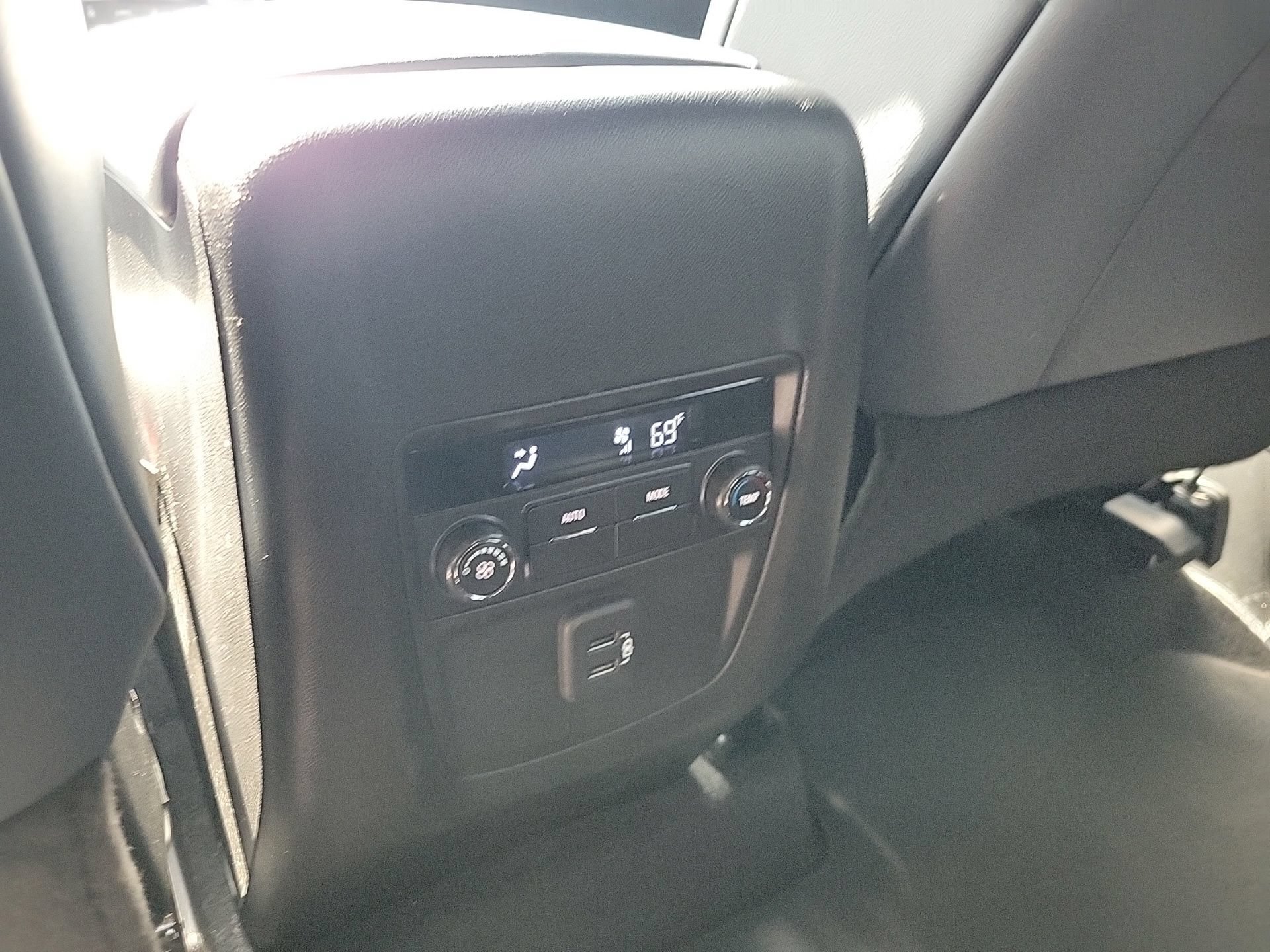 Used 2024 Buick Enclave Essence w/ Sport Touring Edition FWD image 21