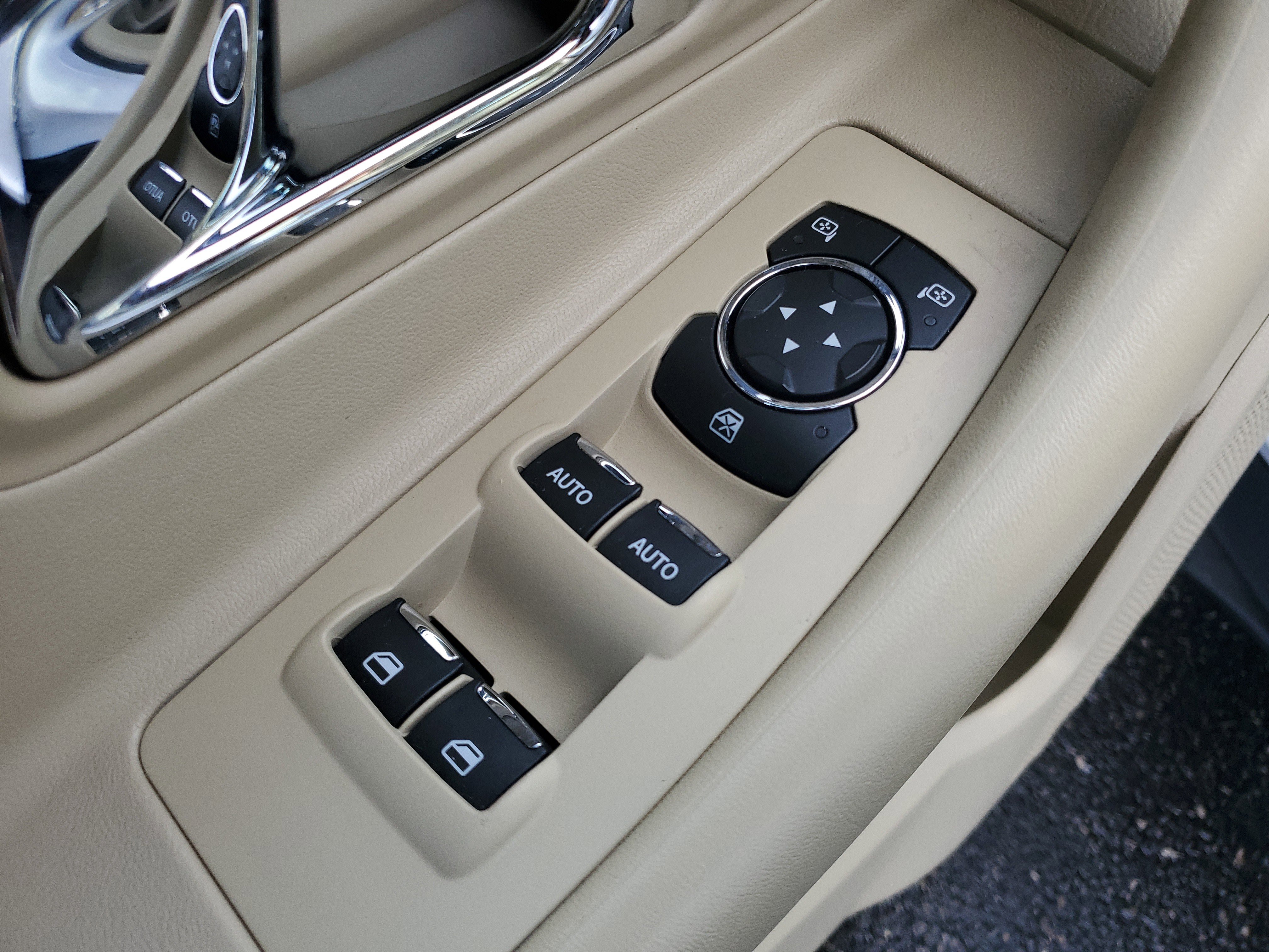 Used 2018 Ford Taurus Limited image 16