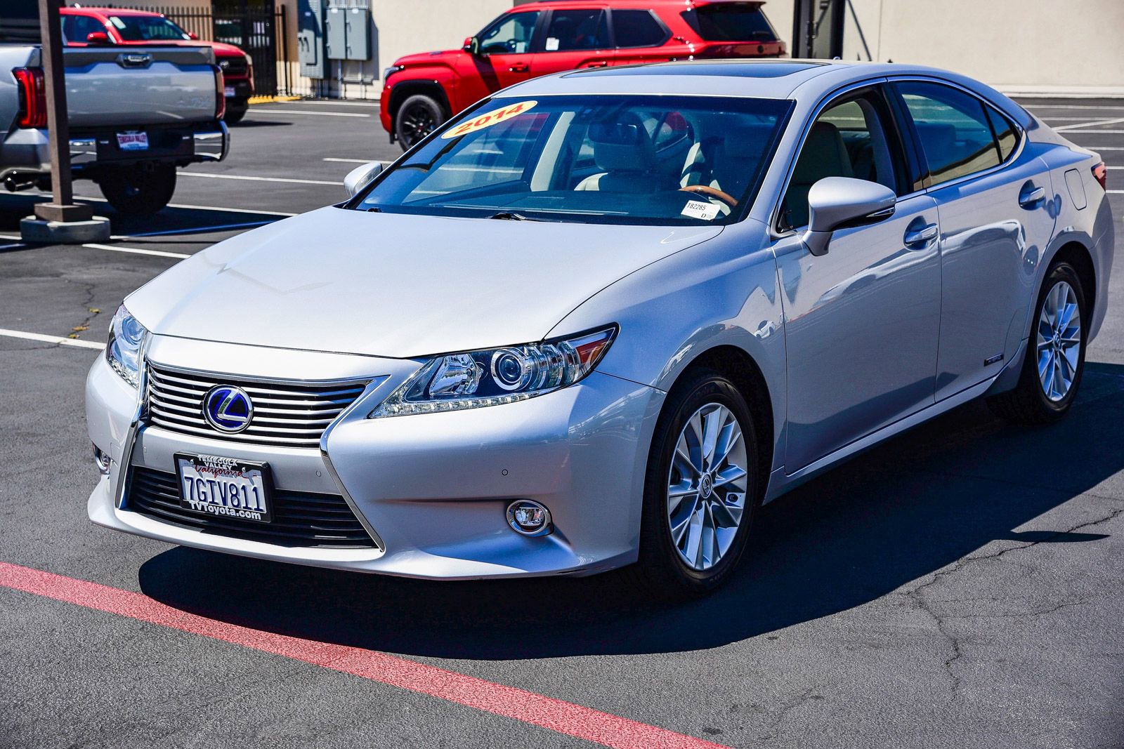 Used 2014 Lexus ES 300h w/ Luxury Package w/Bamboo Trim image 3