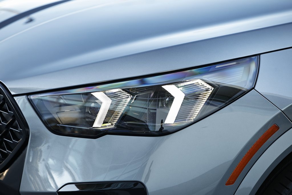 Certified 2025 BMW X2 xDrive28i w/ Technology Package image 12