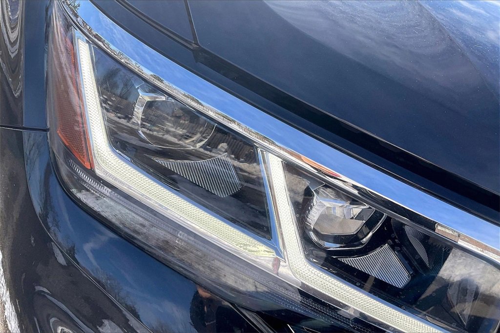 Used 2023 Volkswagen Atlas Cross Sport SEL Premium R-Line image 29