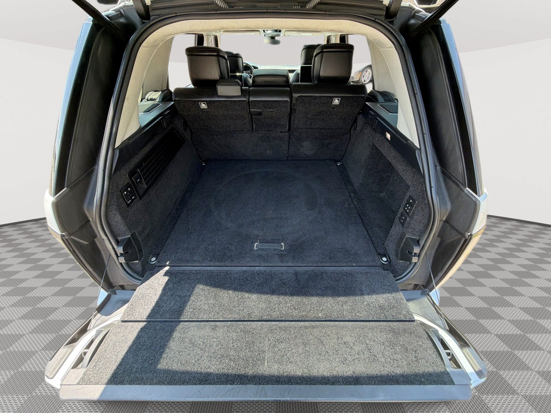 Used 2019 Land Rover Range Rover Long Wheelbase Autobiography AWD/4WD image 22