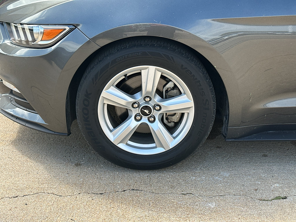 Used 2017 Ford Mustang Coupe RWD image 5