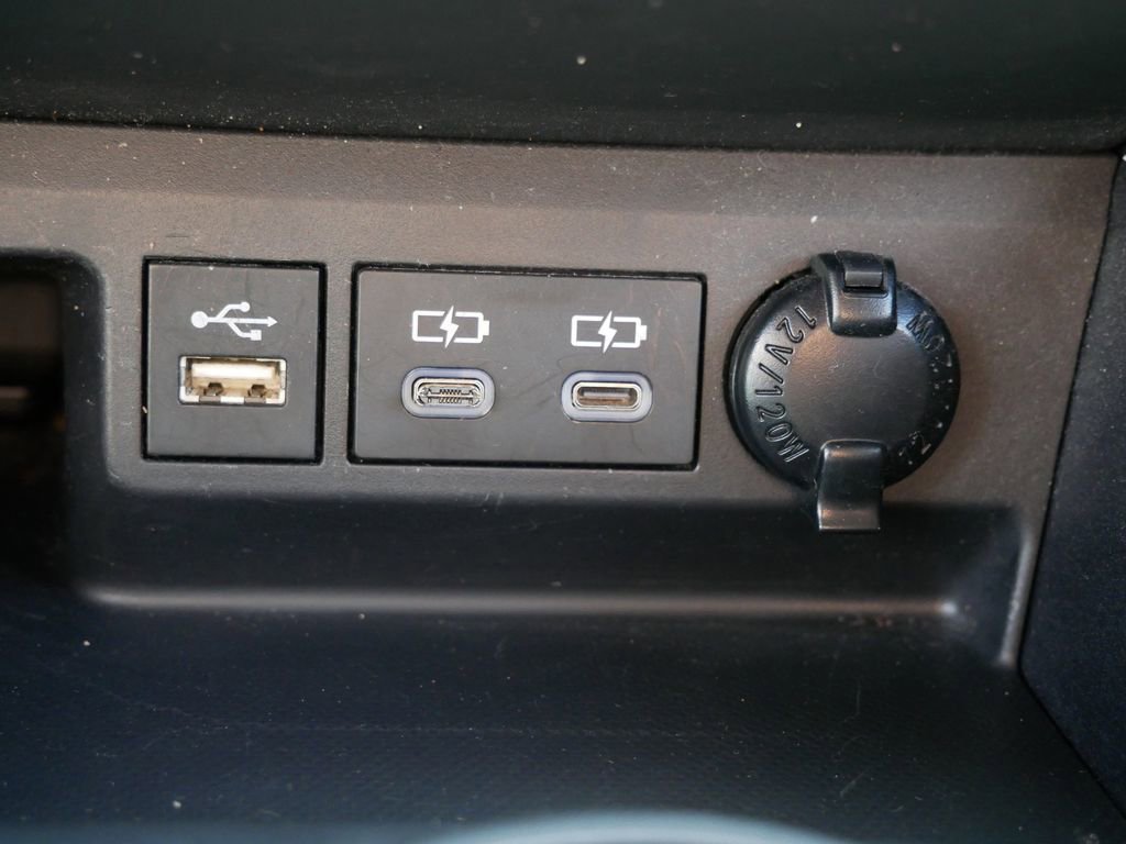 Used 2023 Toyota Highlander XLE AWD/4WD image 22