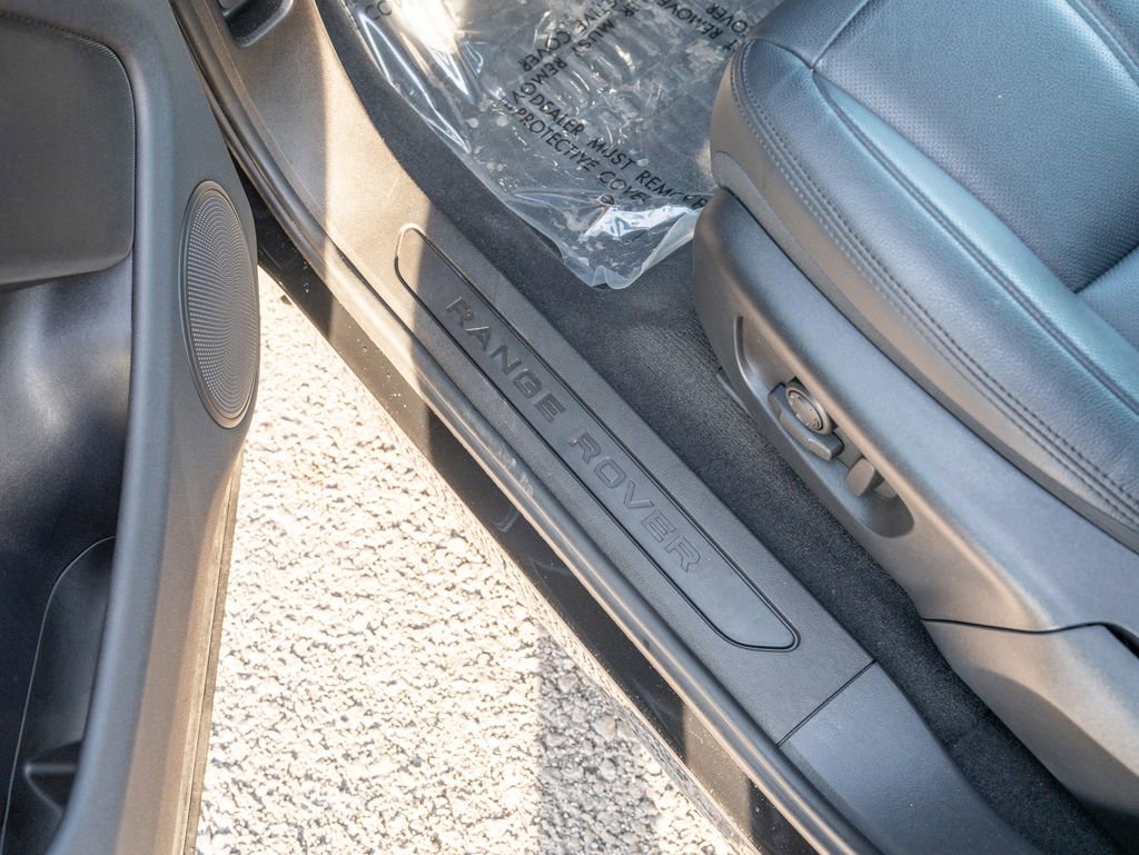 Certified 2025 Land Rover Range Rover Evoque S image 17