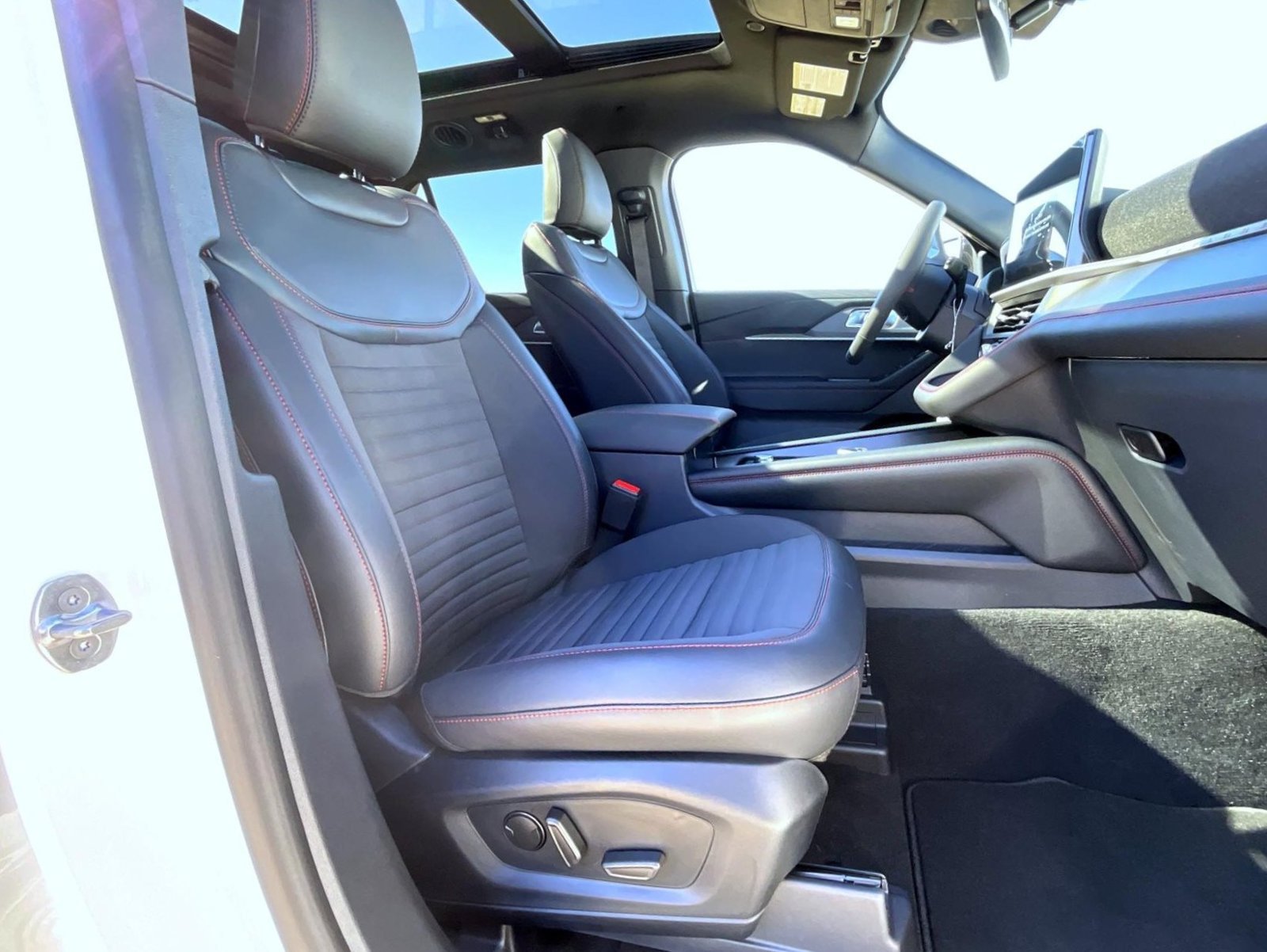 New 2027 Ford Explorer ST-Line w/ Premium Package AWD/4WD image 18