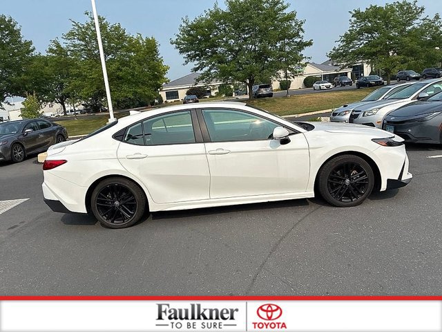Used 2025 Toyota Camry SE FWD image 5
