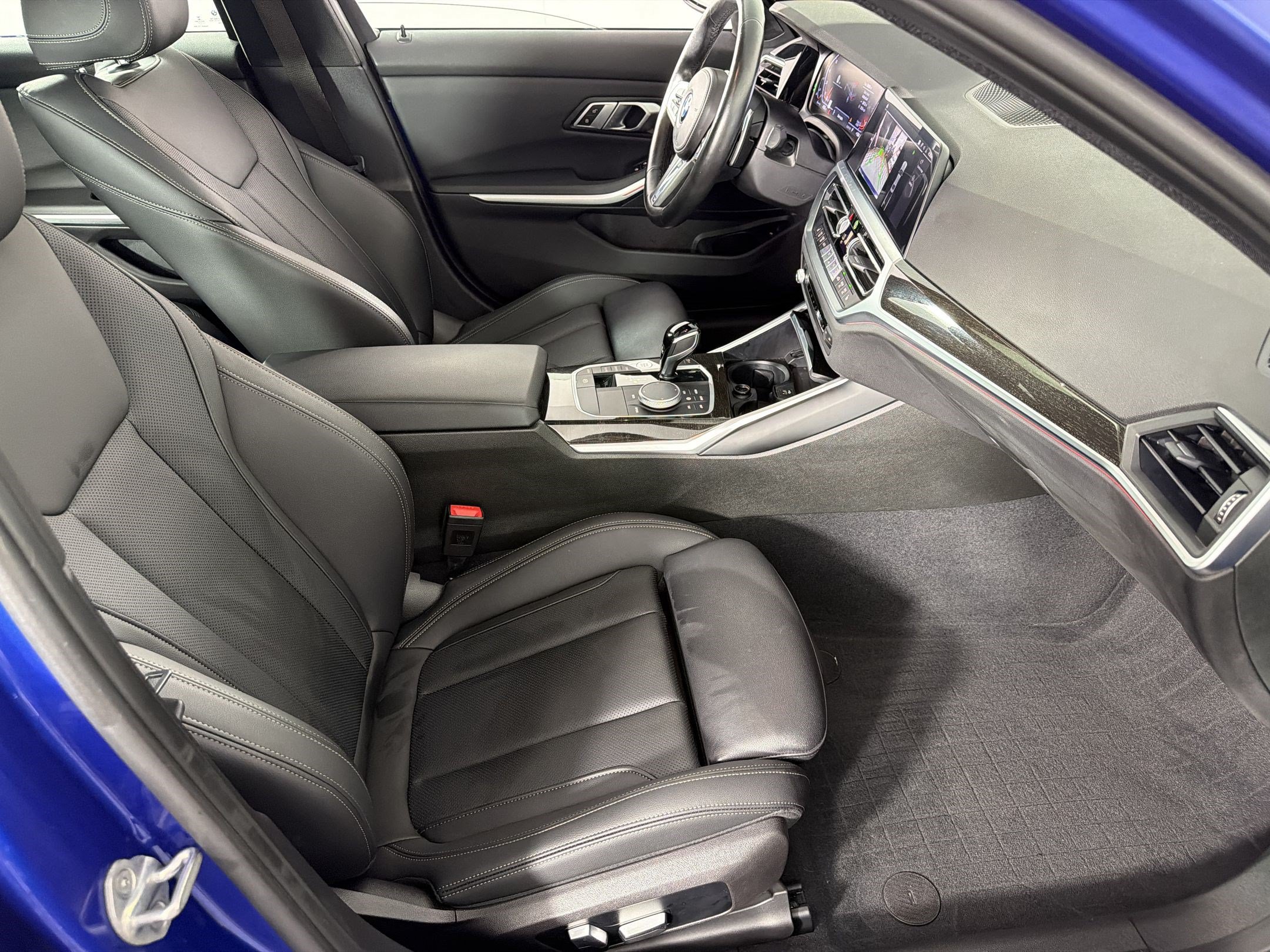 Used 2022 BMW 330i Sedan w/ M Sport Package RWD image 25