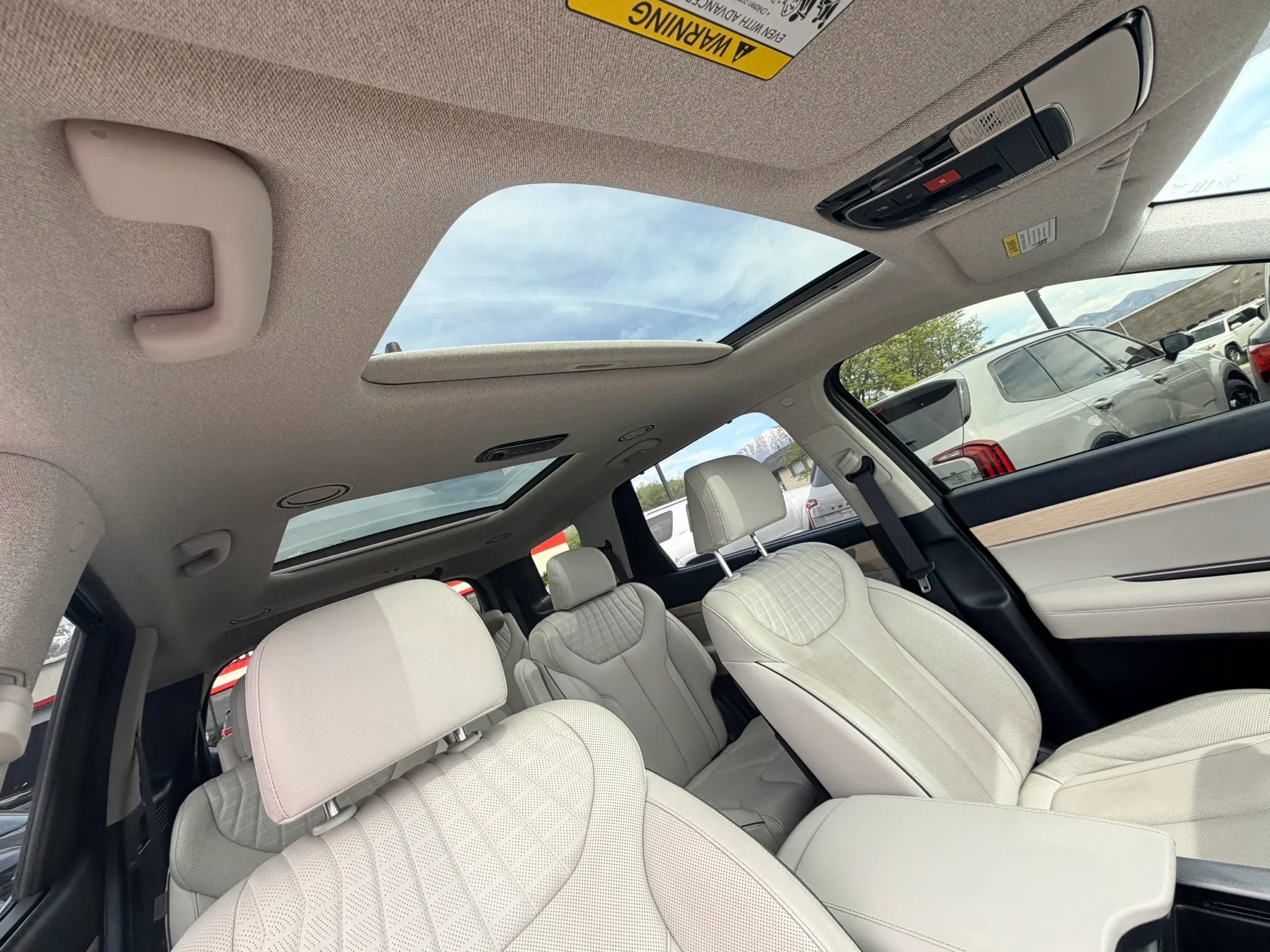 Used 2023 Hyundai Palisade Limited w/ Winter Package image 28