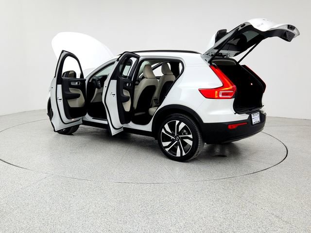Certified 2024 Volvo XC40 B5 Plus w/ Protection Package Premier image 12