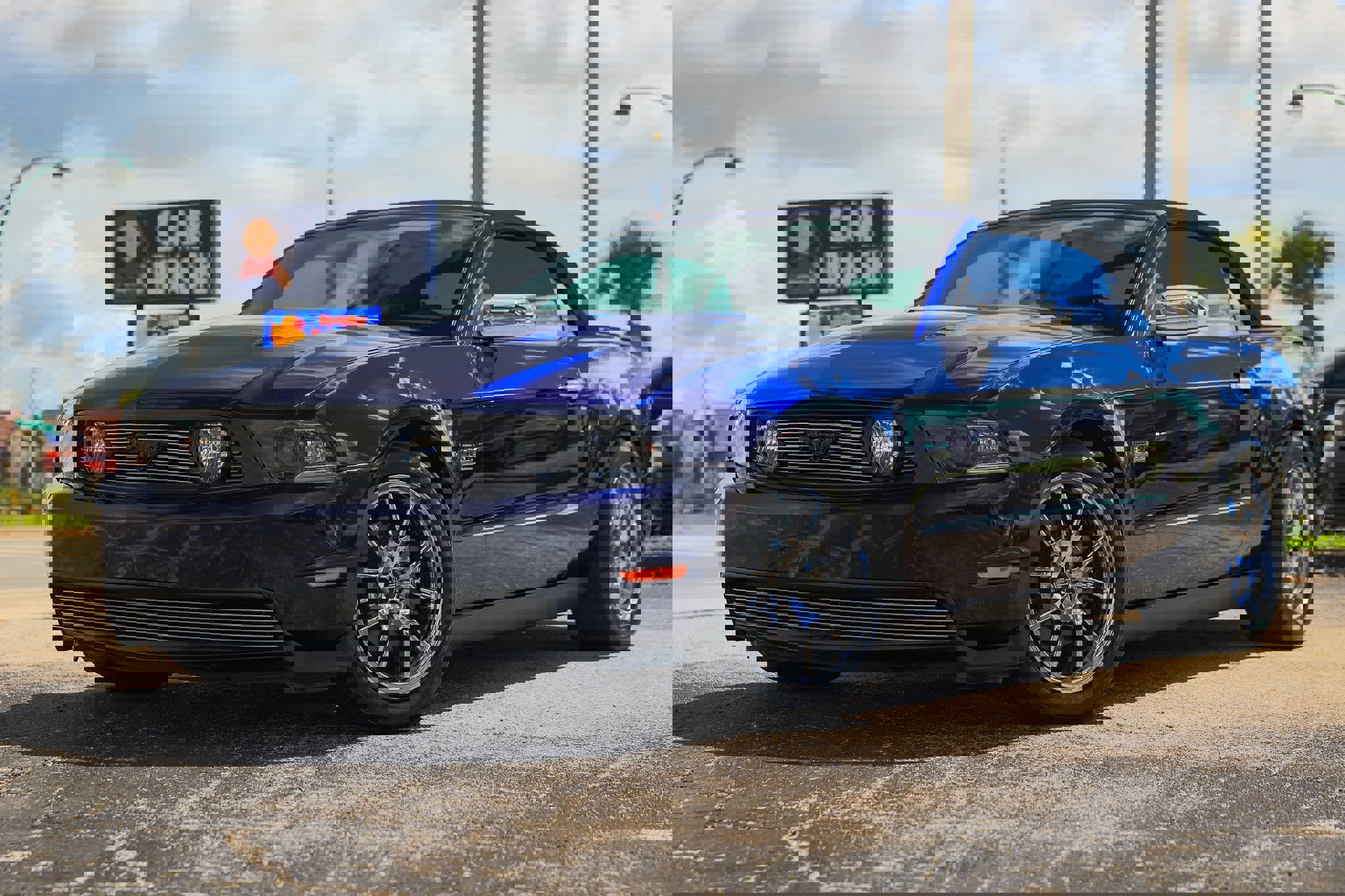 Used 2010 Ford Mustang GT image 1