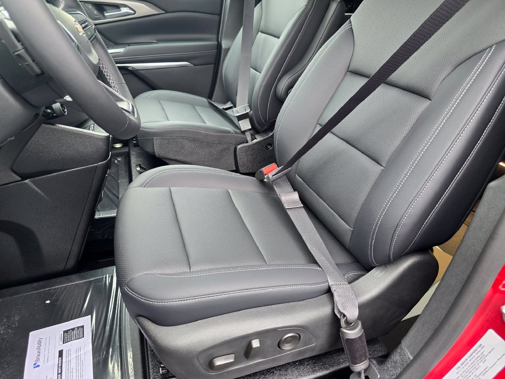 Used 2026 Chevrolet Traverse LT FWD image 21